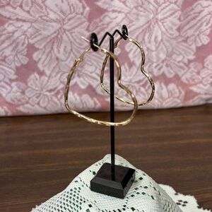 Elegant Gold Heart-Shaped Hoop Earrings​